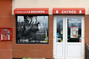 Grenoble : un restaurant de viande saccagé par un vegan