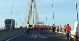 Les chasseurs réunis samedi 10 février sur le pont de Normandie pour manifester à nouveau