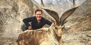 Bryan Kinsel Harlan posant devant son Markhor