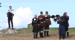 accordéon et cors de chasse pour la mort du cerf