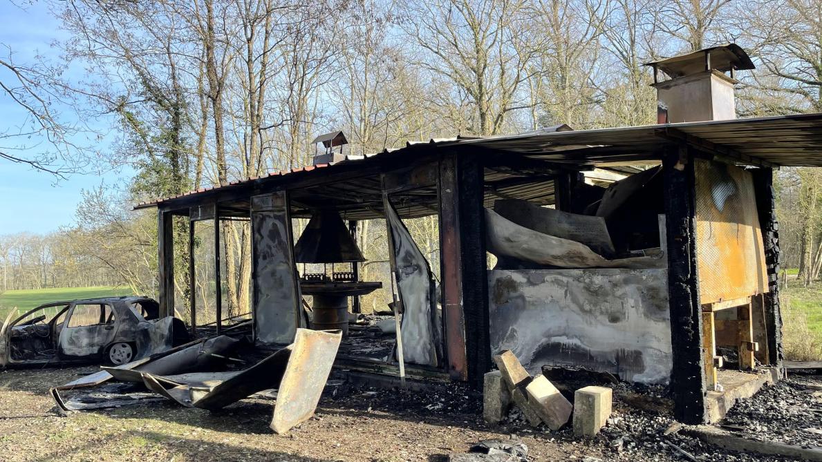 Une cabane de chasse incendiée à Chaumesnil