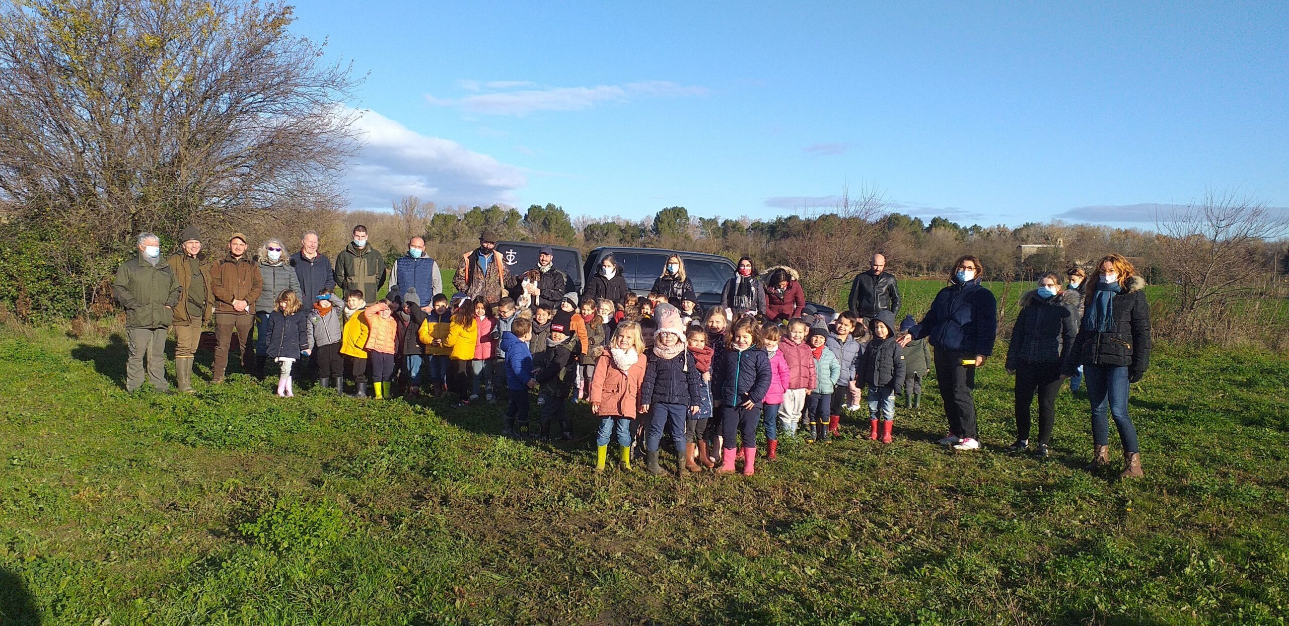 Dans le Gard, les enfants et les chasseurs replantent une soixantaine d’arbres