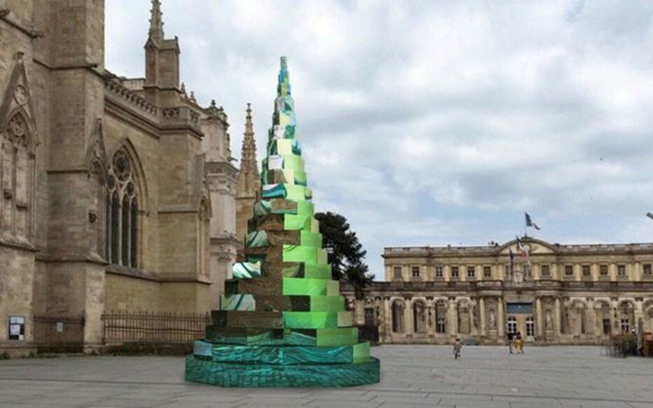 A Bordeaux toujours pas « d’arbre mort » pour Noël, mais un sapin en acier