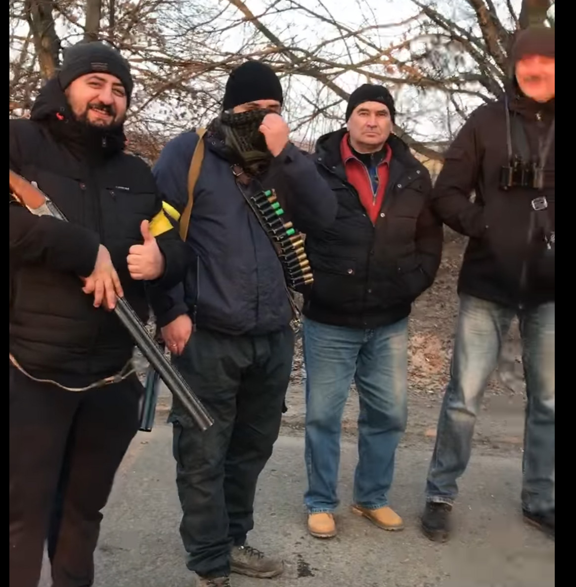 En Ukraine des chasseurs prennent les armes pour défendre leur pays
