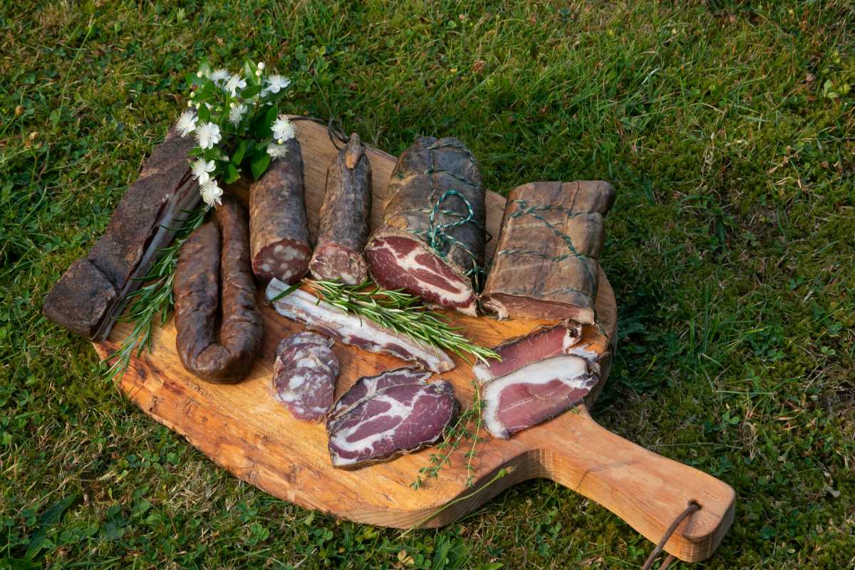 Une famille de chasseurs a été intoxiquée par la Trichenella Britovi après la consommation d’un jambon de sanglier