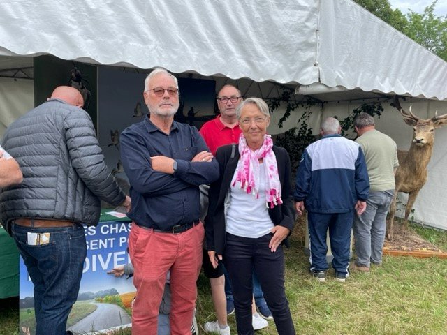 Elisabeth Borne auprès des agriculteurs et des chasseurs peu avant sa nomination