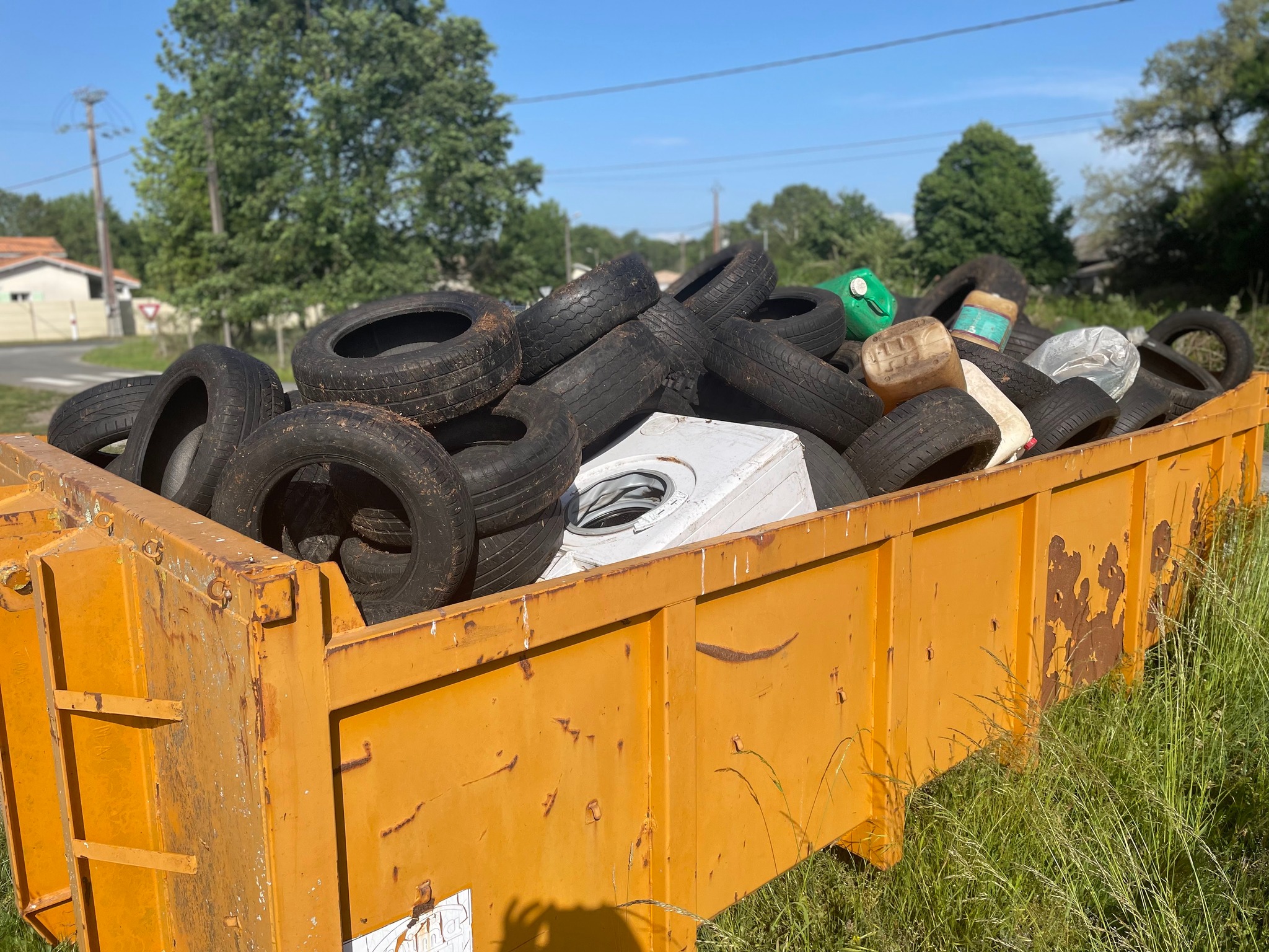 Les chasseurs d’une ACCA ramassent 60m3 de déchets, ils attendent toujours les « écolos »