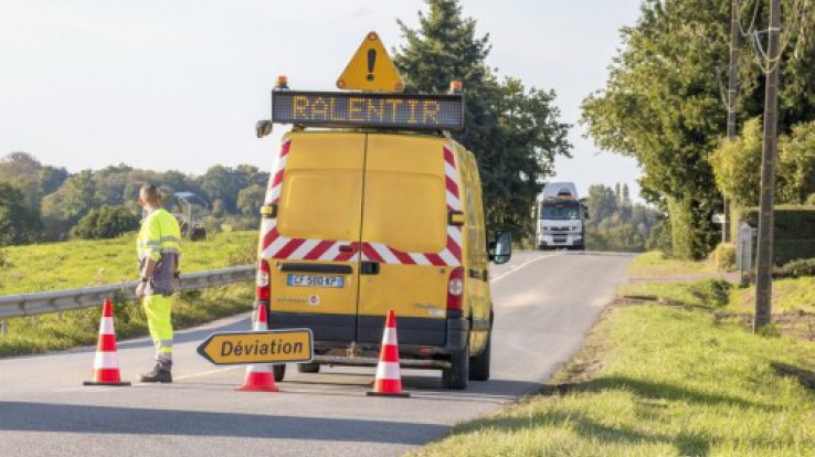 Loire-Atlantique : Un camion renverse sa remorque de 18 tonnes pour éviter un chevreuil