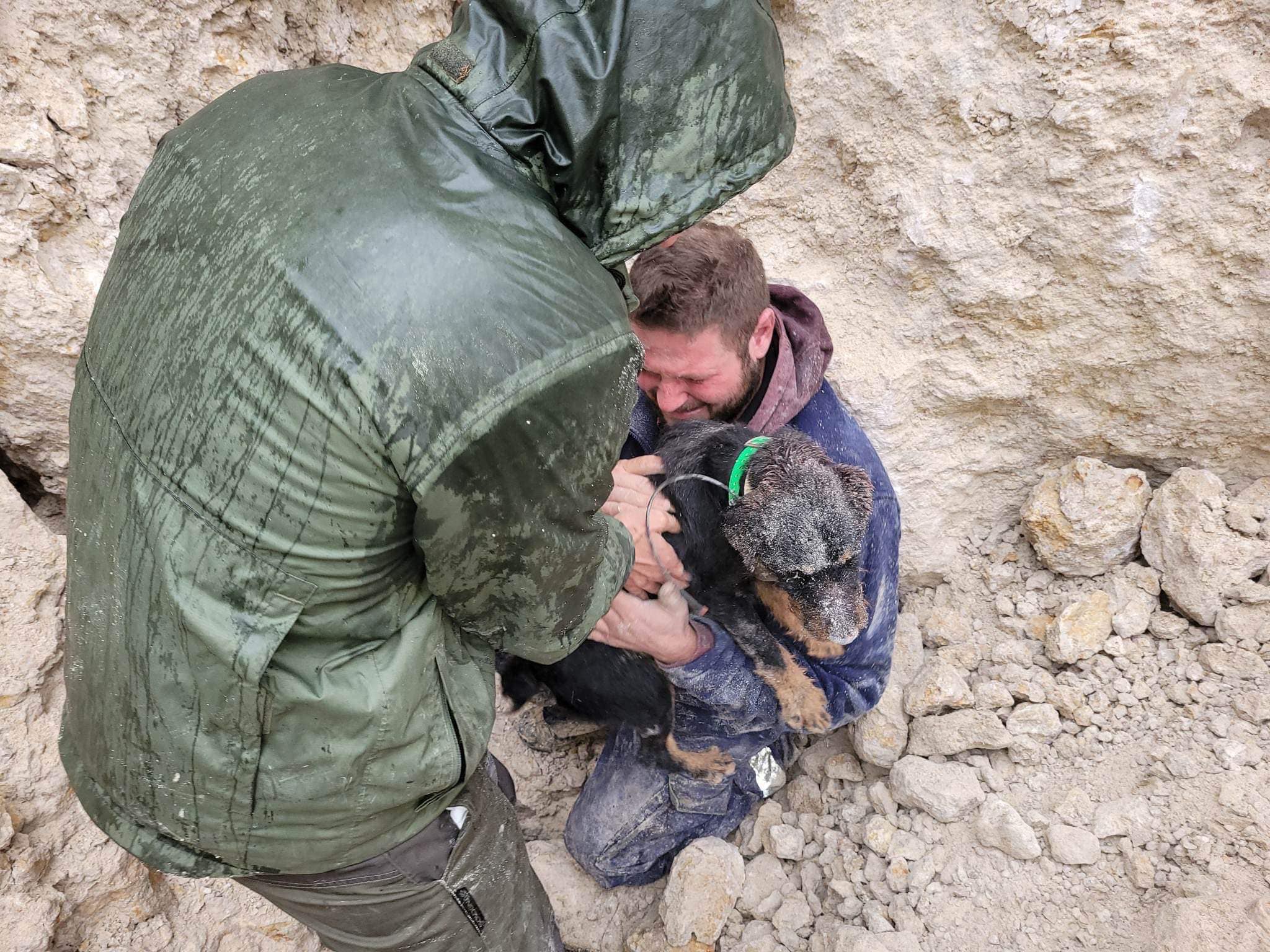 Un chien de chasse sauvé après 48h passées à 8m de profondeur.