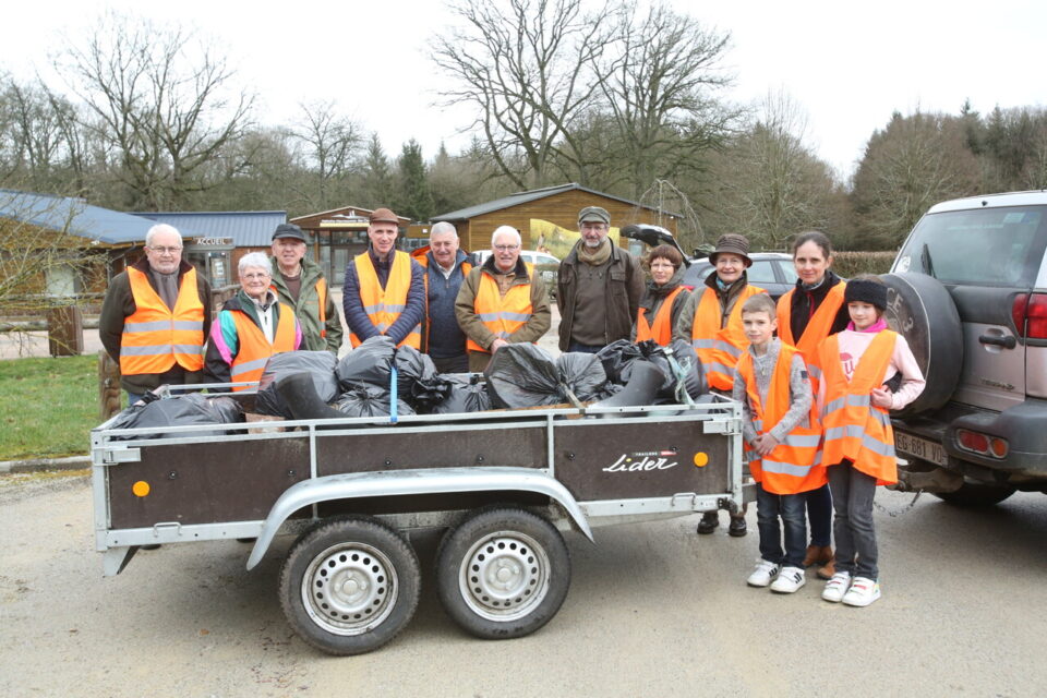 Forêt de Gouffern : les chasseurs ramassent 300 kilos de déchets