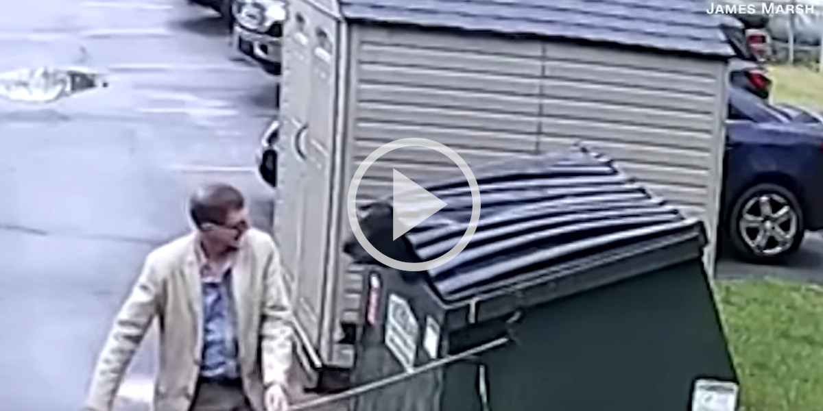 [Vidéo] Un homme ouvre une poubelle et tombe nez à nez avec un ours