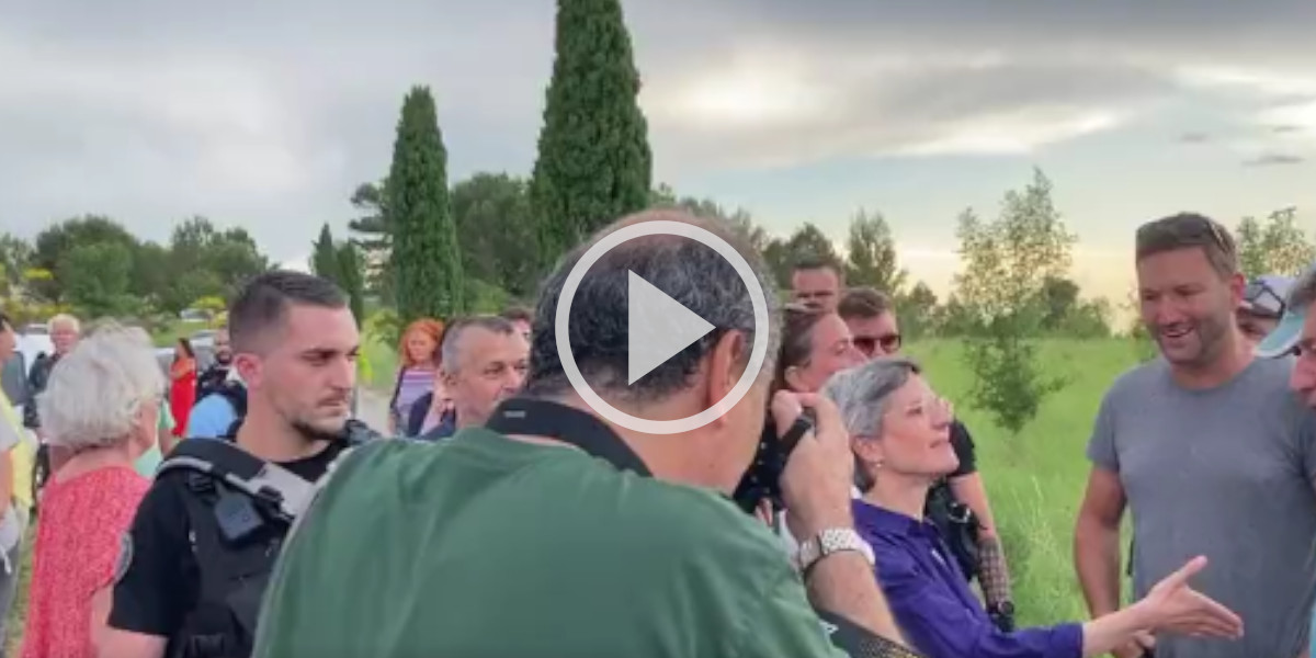 [Vidéo] « Va faire la soupe sal*** » : déplacement difficile dans l’Aude pour les écologistes Sandrine Rousseau et Marine Tondelier