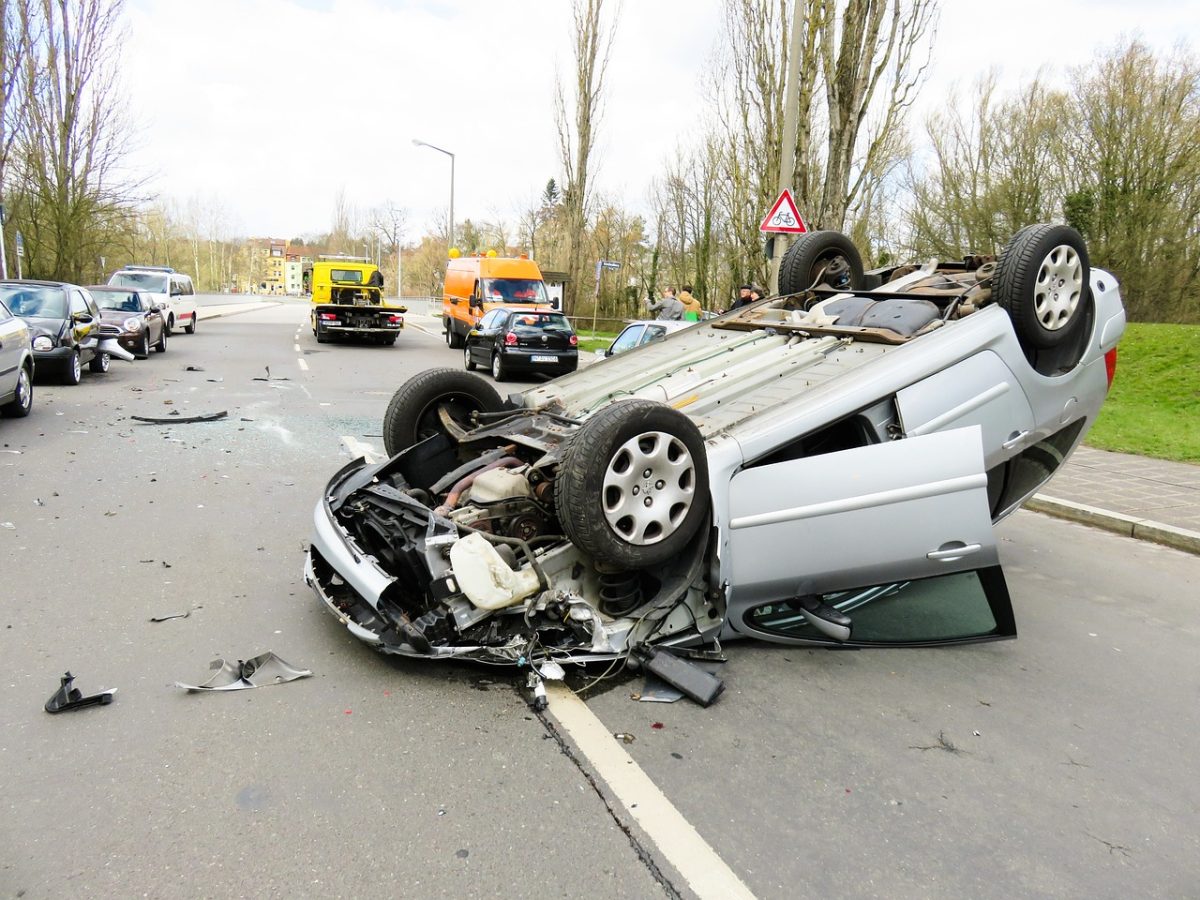 Val d’Oise : une voiture percute cinq sangliers et termine sa course sur le toit