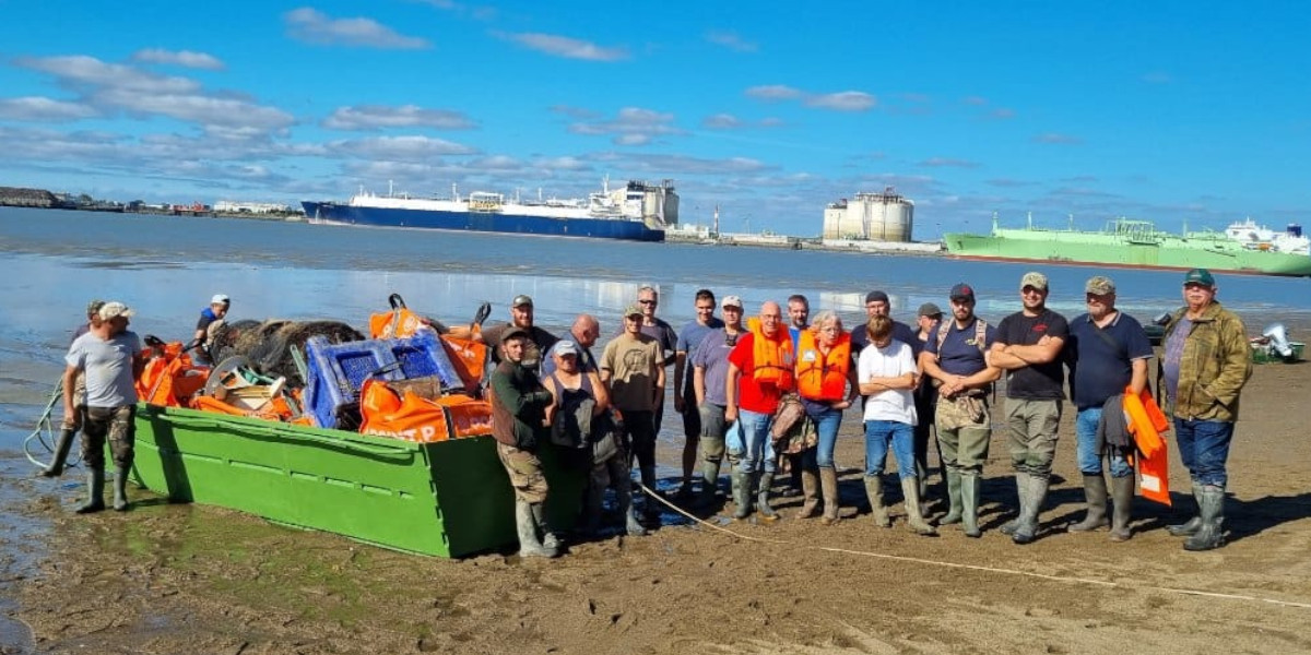 Une opération de nettoyage hors norme menée par les chasseurs dans l’Estuaire de la Loire