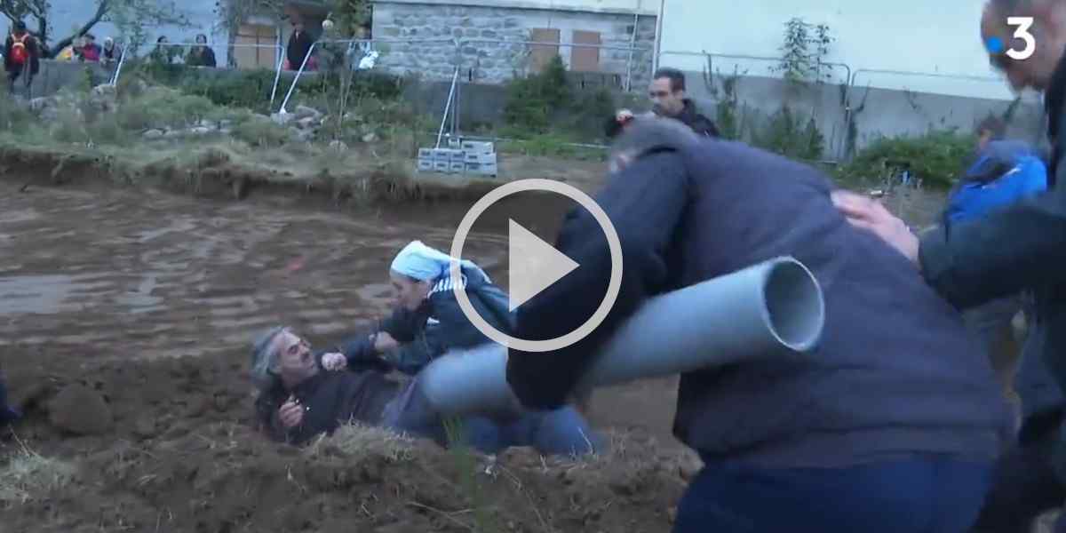 [Vidéo] Une religieuse plaque au sol un militant écologiste pour défendre un centre religieux en construction