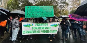 manifestation des chasseurs au tribunal de Pau