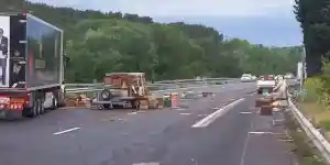 Plusieurs ruches et des milliers d’abeilles déversées sur l’autoroute suite à un accident dans les Bouches-du-Rhône