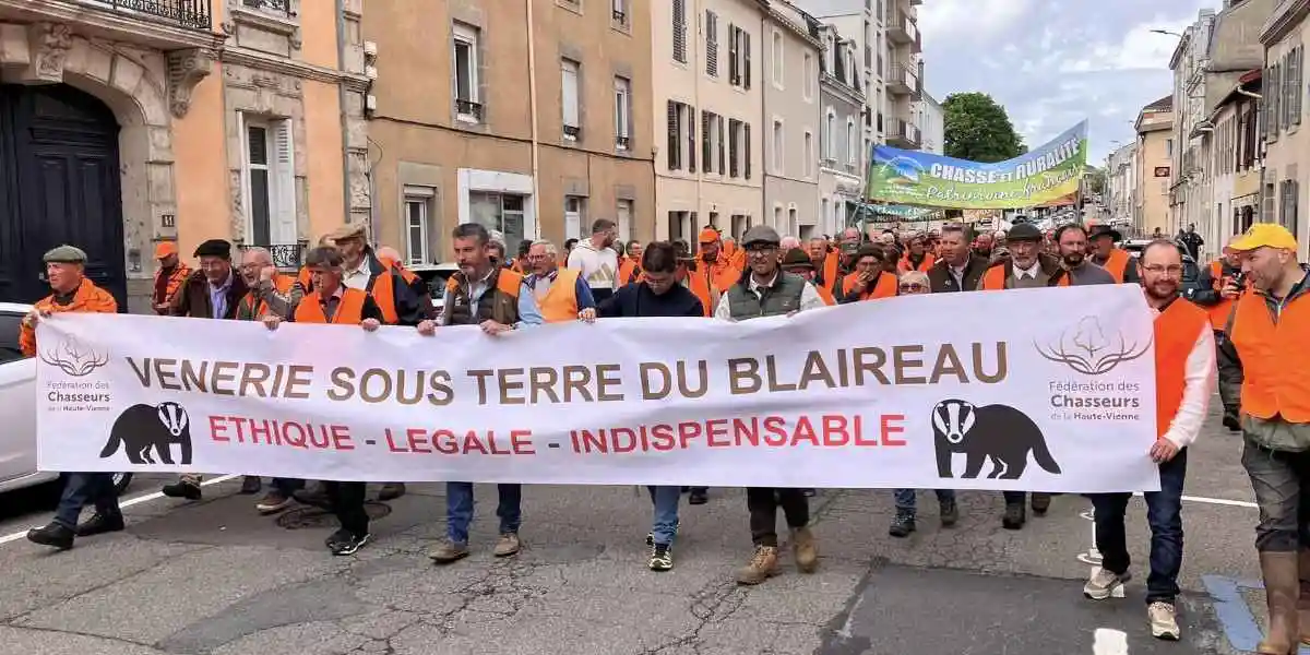 Les chasseurs mobilisés à Limoges pour soutenir la vènerie sous terre du blaireau