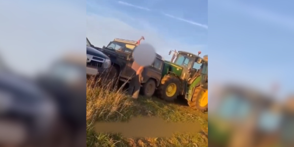 Violences envers les chasseurs : de nouvelles images montrent l’agriculteur attaquer les voitures au marteau et foncer sur eux en tracteur