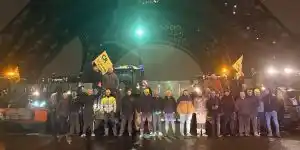 La Coordination Rurale force les portes de Paris avec des tracteurs au pied de la Tour Eiffel