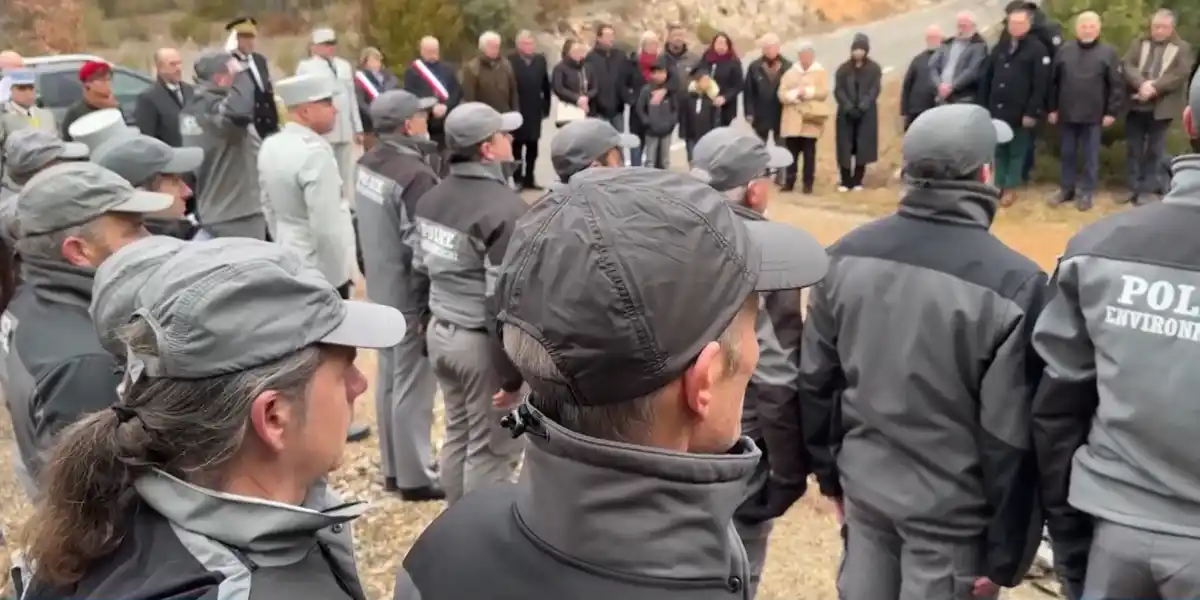 [Vidéo] Deux gardes chasse tués par un braconnier : un hommage a été rendu dans le Var