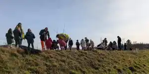 Dans l&rsquo;Allier, 83 écoliers aident les chasseurs à planter 100 mètres de haie