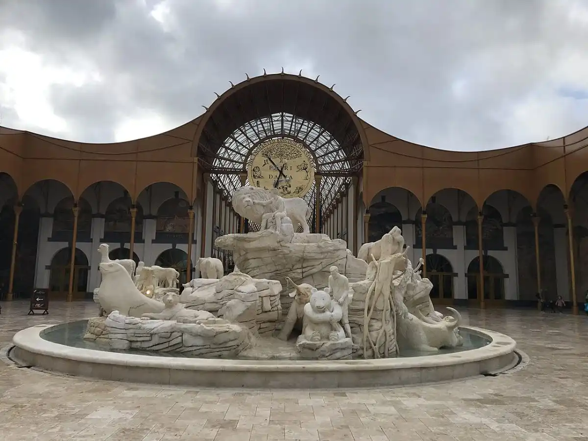 Le fondateur du célèbre zoo Pairi Daiza remet une association animaliste à sa place