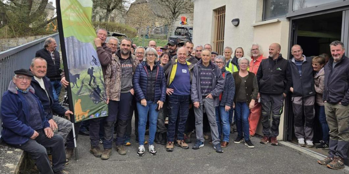 En Aveyron, les chasseurs remettent les chemins en état et replantent les haies