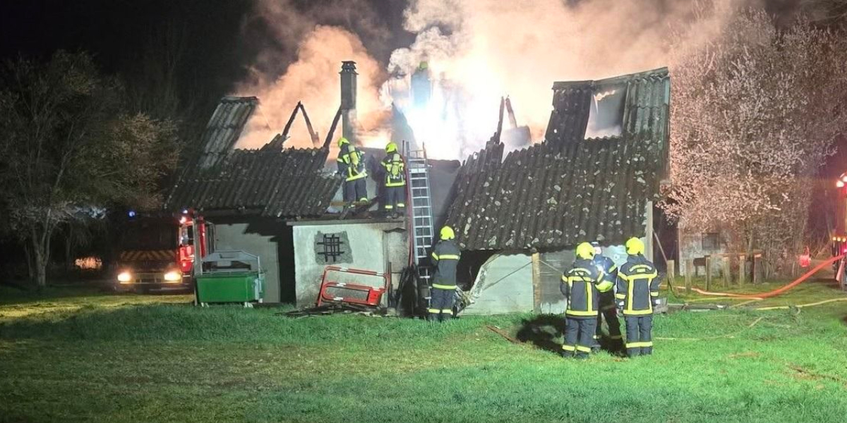 Une cabane de chasse ravagée par les flammes en Isère, la piste criminelle privilégiée