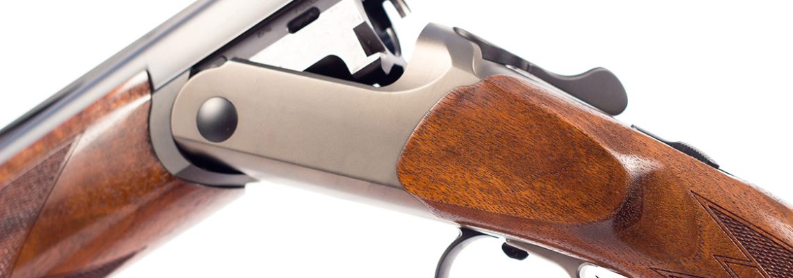 Insolite : Un livreur remet un fusil de chasse à un enfant de 11